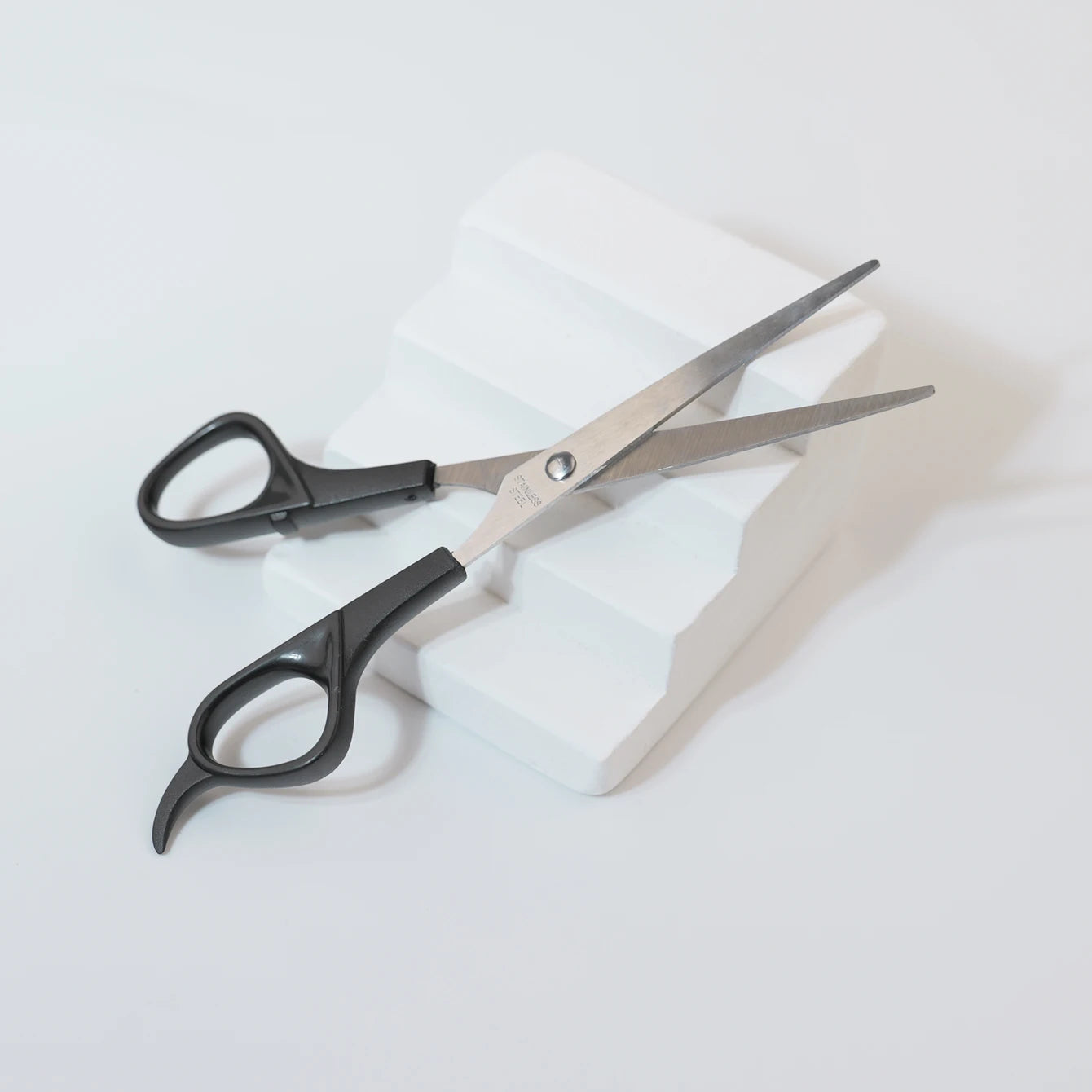 Hair Cutting Scissors Shears Kit, Professional Hairdressing Scissors for Hairdresser Salon Barber，Special for real hair wigs