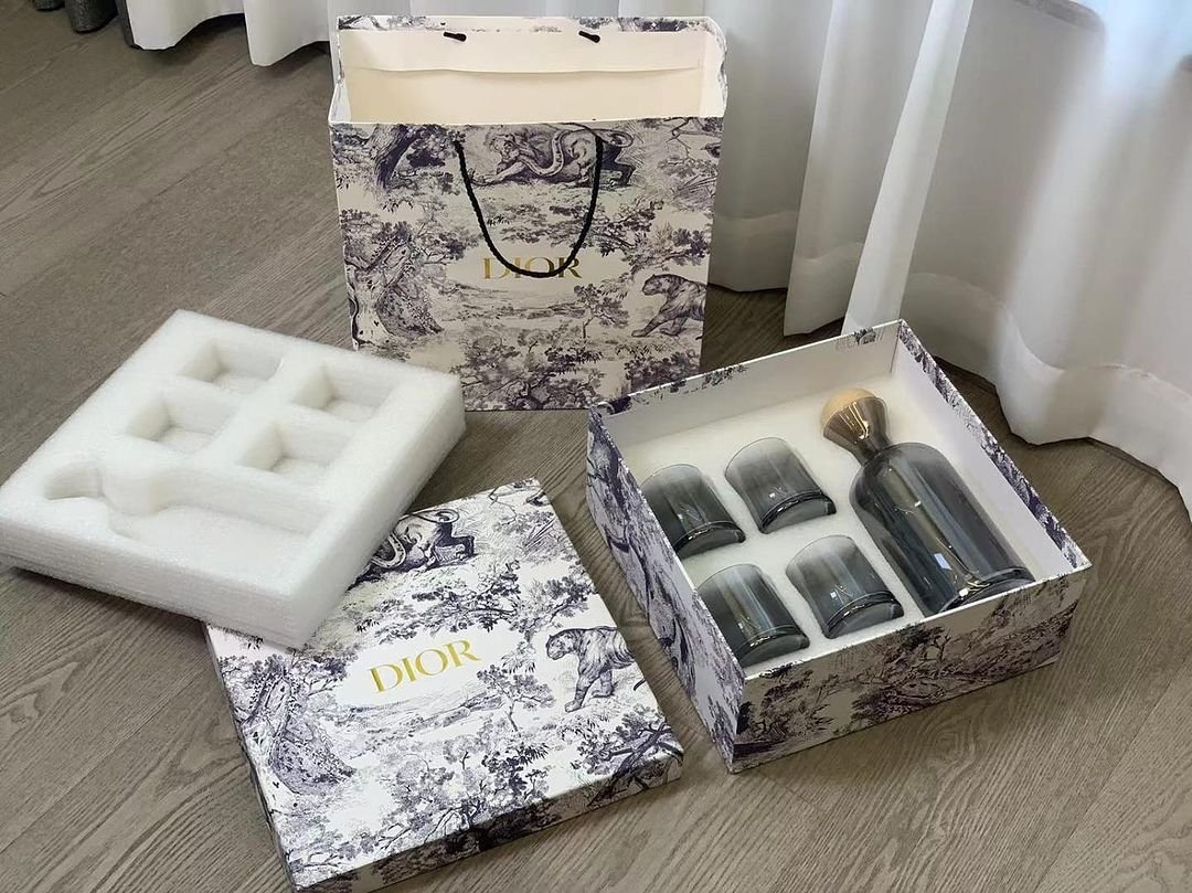 Glasses of Water Set 1 bottle and 4 Cups - Dior Kitchen and Dining | Aleppo Gift UAE
