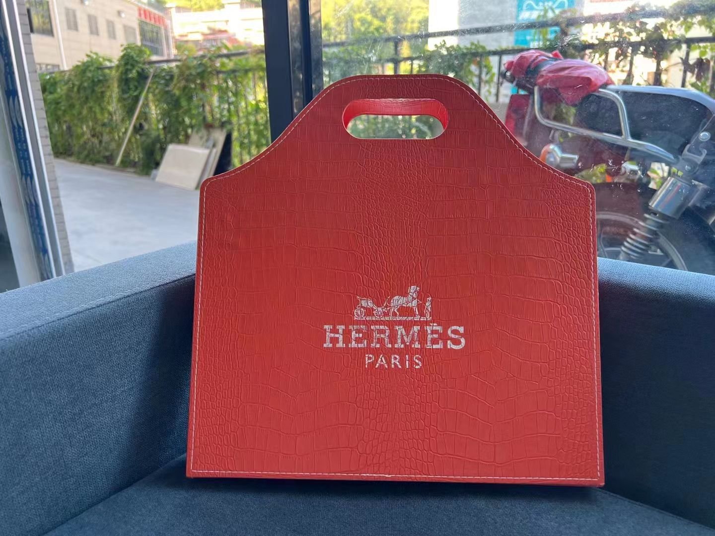 Hermes cutlery set - Image 2 of 2