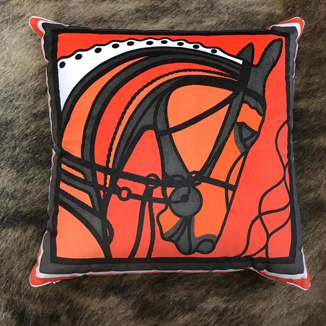 High-end Velvet cushion - Image 4 of 7