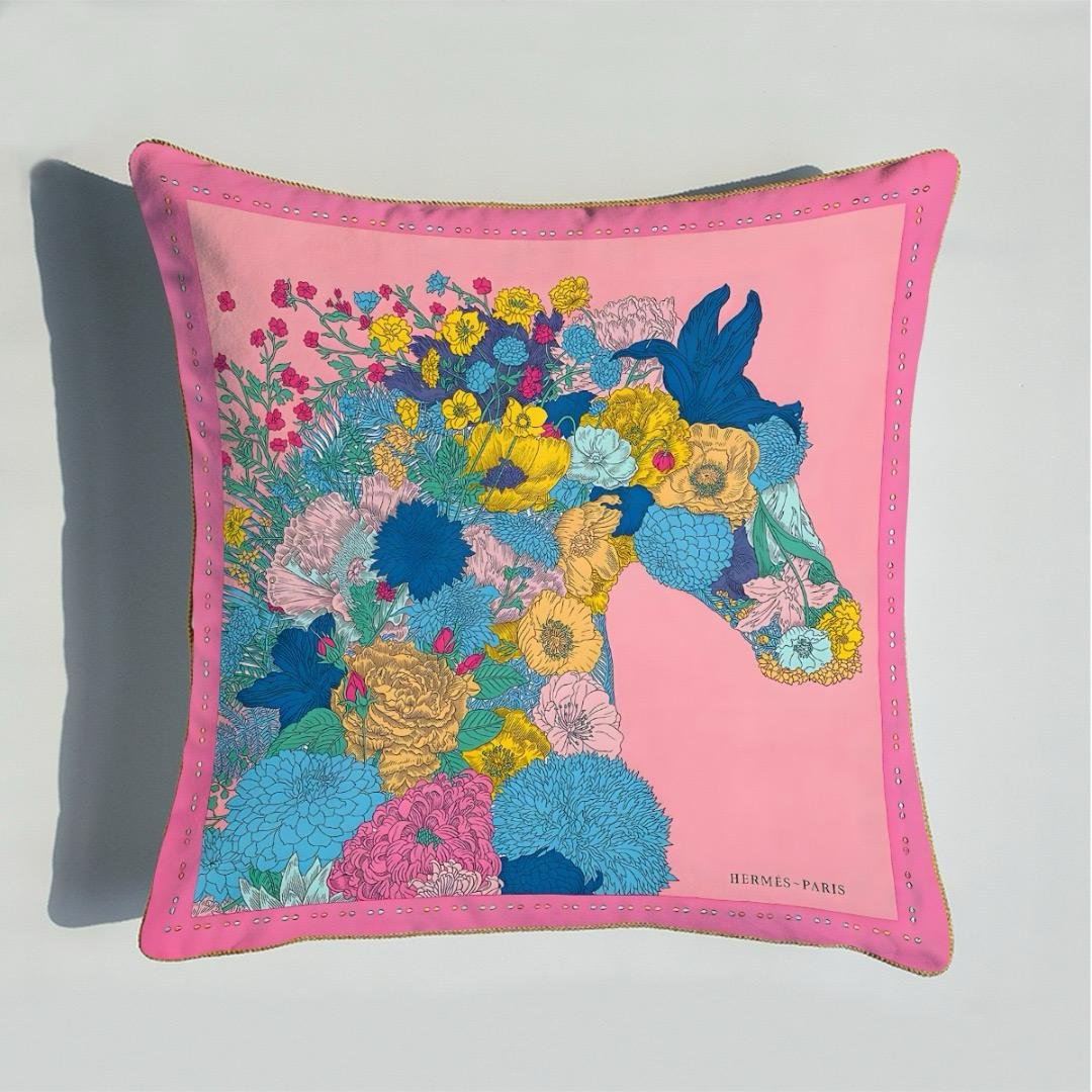 High-end Velvet cushion - Image 6 of 7