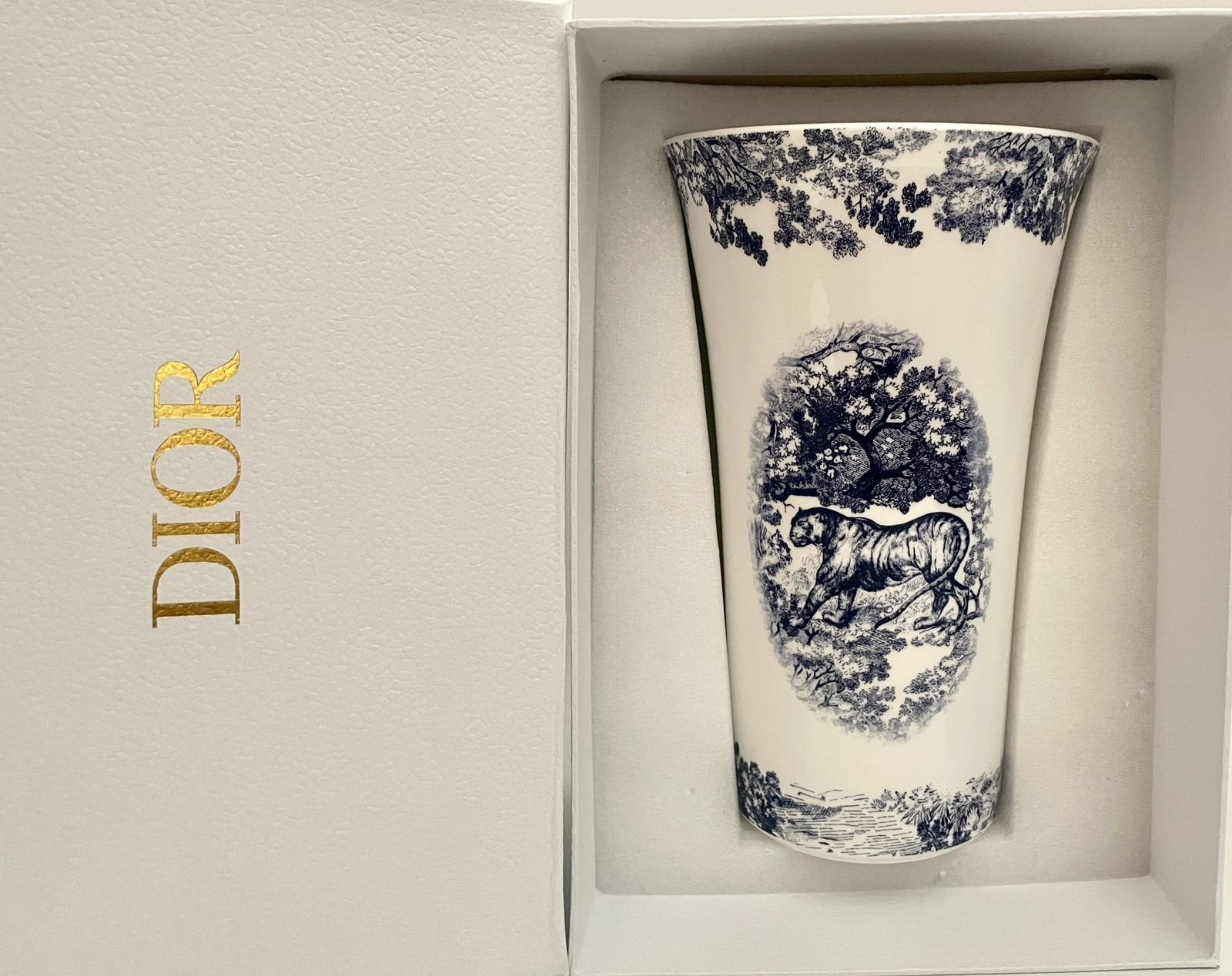 Vase white - Dior Vase | Aleppo Gift UAE