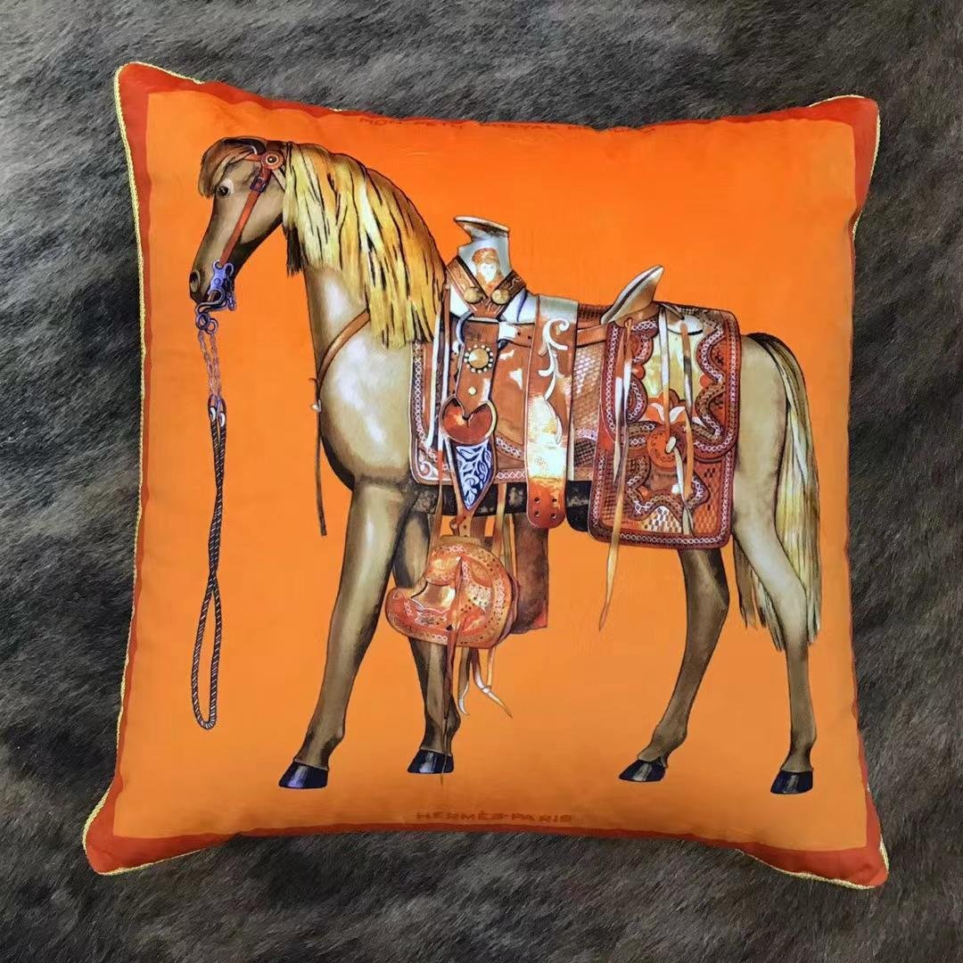 Velvet cushion from Hermes  - Image 2 of 8