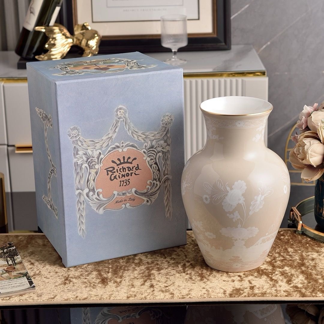 Ginori 1735 Oriente Italiano porcelain vase - Ginori Vase | Aleppo Gift UAE