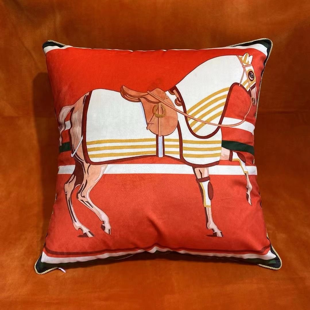 Velvet cushion from Hermes  - Image 10 of 10
