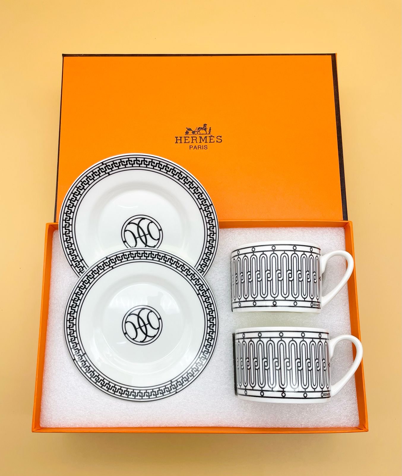 Hermes tea set of two cups with saucers  - Hermes Cups | Aleppo Gift UAE