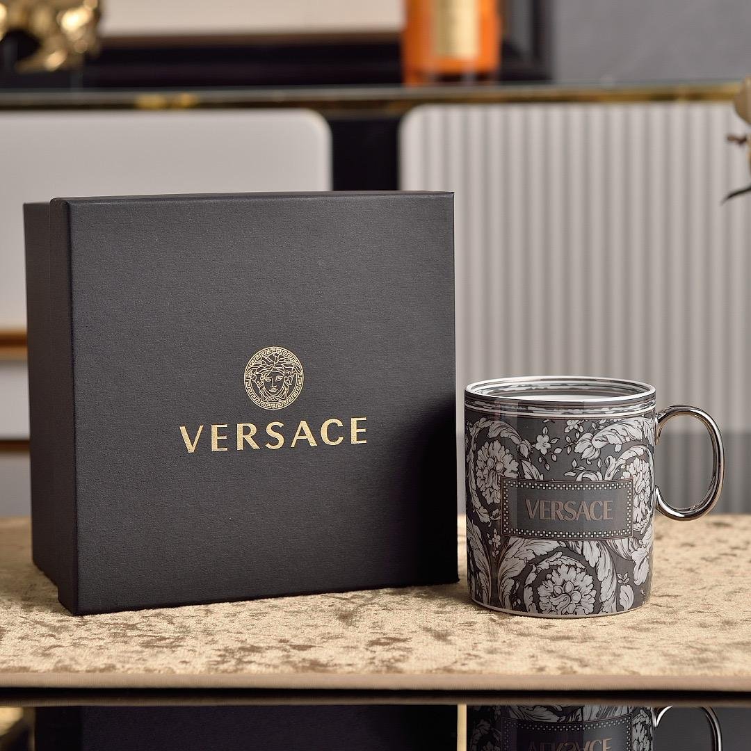Versace Barocco mug - Image 3 of 4