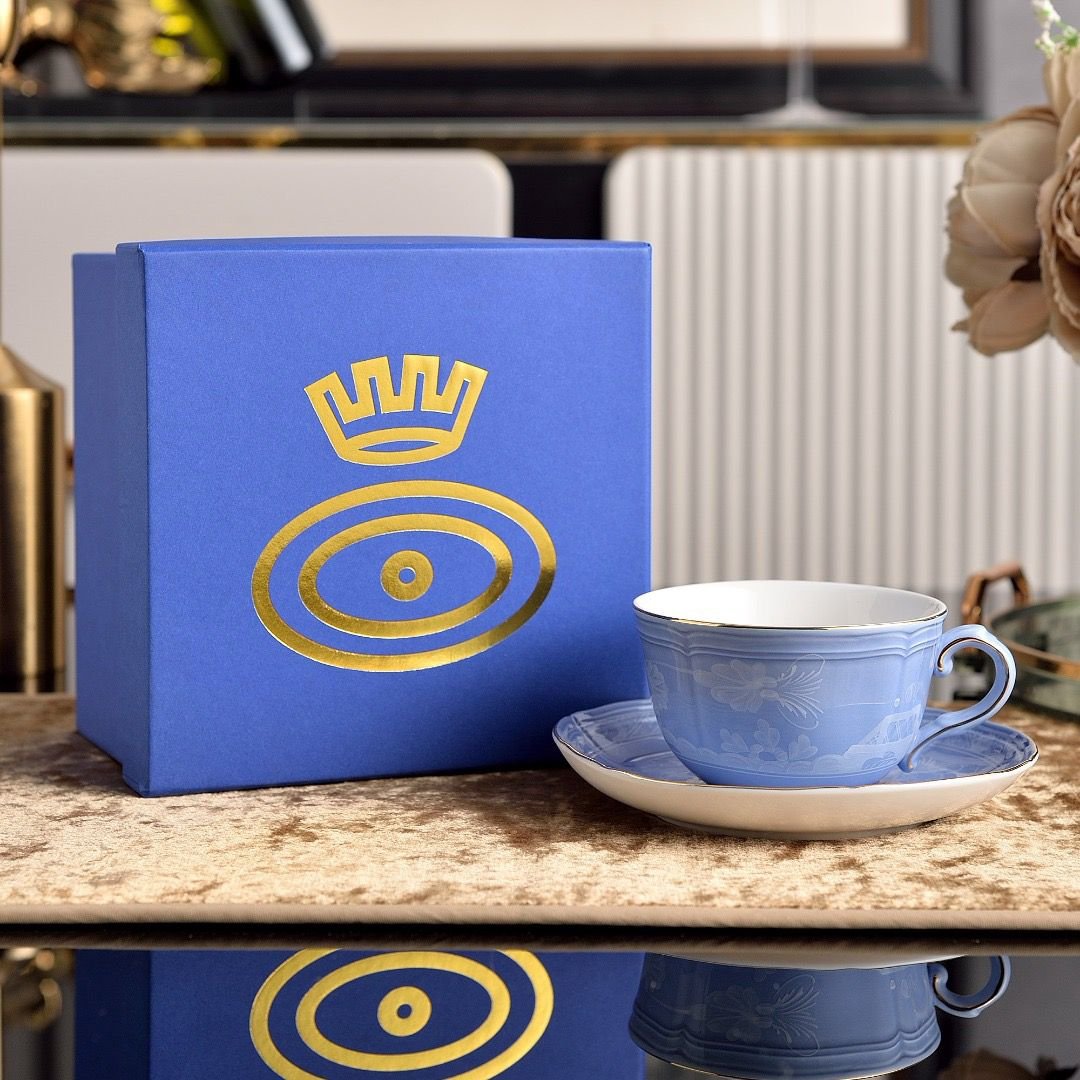 Ginori 1735 Oriente Italiano Pervinca tea cup and saucer in periwinkle-blue porcelain with gold threading. - Ginori Cups | Aleppo Gift UAE